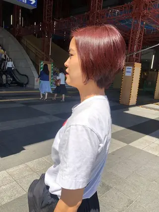 ショート カラー 韓国🇰🇷レイヤー カットオリーブカラーのヘアスタイル
