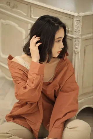 ミディアム パーマ 泉谷 莉可のヘアスタイル