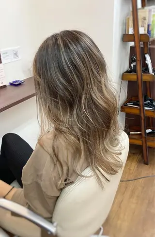ロング カラー ヘアと眉Otsuka Hikari💆‍♀のヘアスタイル