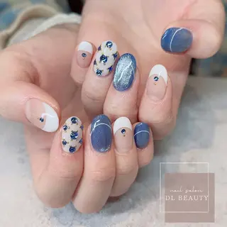 ネイル .. momoko🕊のネイルデザイン