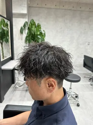 ショート パーマ メンズ ユウ🪄 パーマ指名No1のヘアスタイル