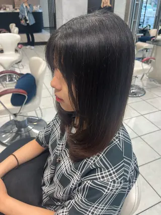 セミロング アートディレクター 尾内 友美のヘアスタイル