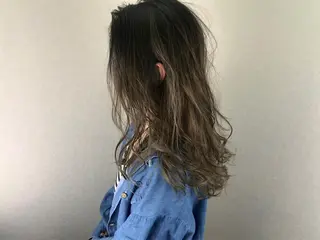 カラー still .のヘアスタイル