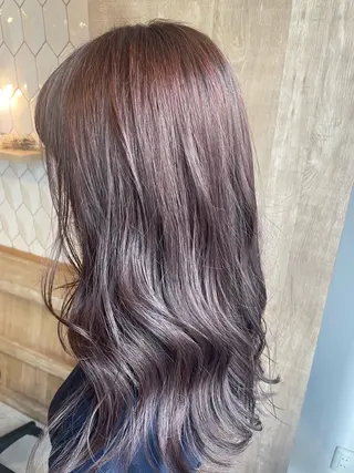 セミロング カラー 目見田 茜のヘアスタイル