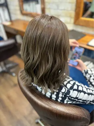 セミロング カラー ヒナ/レイヤーカット 艶感ワンカラーのヘアスタイル