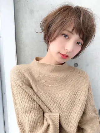 ショート ハイトーン×レイヤー カットTAKUMIのヘアスタイル