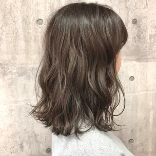 ミディアム カラー 菅沢 奈生のヘアスタイル