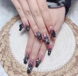 ネイル uu ネイルサロン関内🌼のネイルデザイン