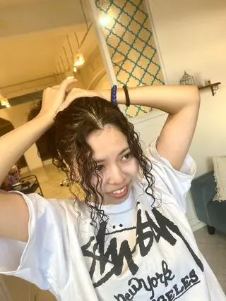 ロング パーマ 饒平名 知也のヘアスタイル