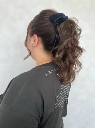 セミロング ヘアアレンジ 栗本 栞のヘアスタイル