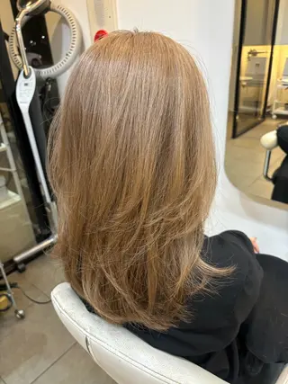 セミロング カラー サカウエ 透明感カラー🫧のヘアスタイル