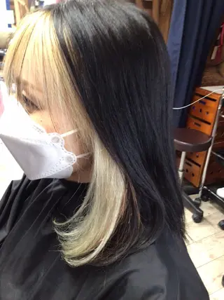 ミディアム 岡本 小百合のヘアスタイル