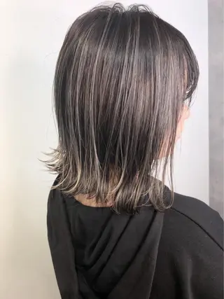 セミロング カラー _WHITE 高槻のヘアスタイル