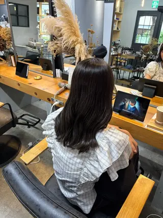 カラー ROCCOeast AKARIのヘアスタイル