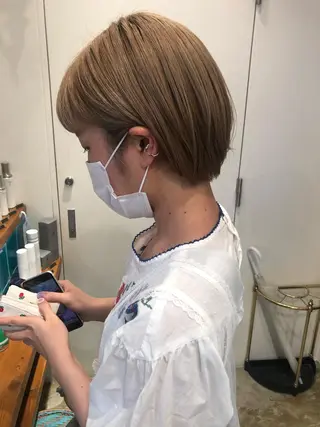 ショート カラー MIOベージュカラー 柔らかいカラーのヘアスタイル