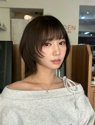 ショート カラー レイヤー/ボブ/透明 感カラー/佐藤奈由のヘアスタイル