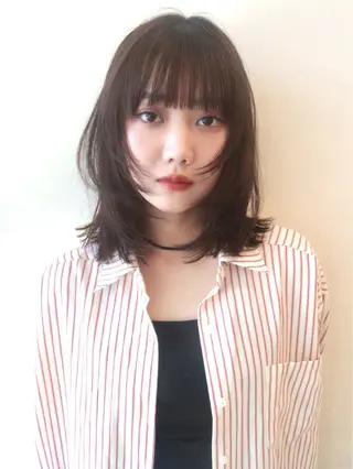 ミディアム yura /レイヤーカットのヘアスタイル