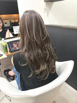 ロング カラー VIRAL ヴァイラルのヘアスタイル