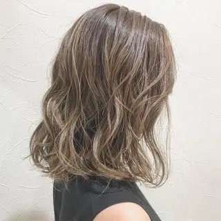 カラー 小嶺 麗華のヘアスタイル