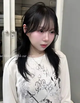 セミロング カラー ヘアアレンジ 🫧🇰🇷韓国ヘア レイヤー🐺Yutaのヘアスタイル