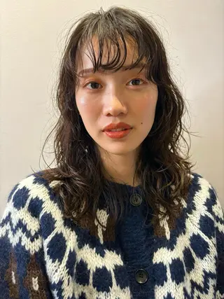 セミロング パーマ はっとり ななせのヘアスタイル