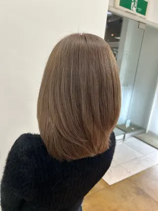 ミディアム カラー 小澤 志穂のヘアスタイル