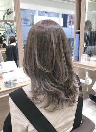 ミディアム カラー 小島 仁美のヘアスタイル