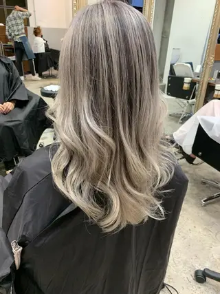 セミロング カラー Mikuri 【Little】のヘアスタイル