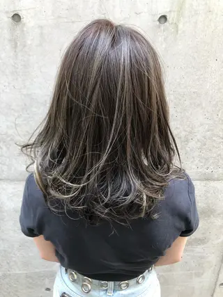 ミディアム レイヤーカット /透明感カラー西田のヘアスタイル
