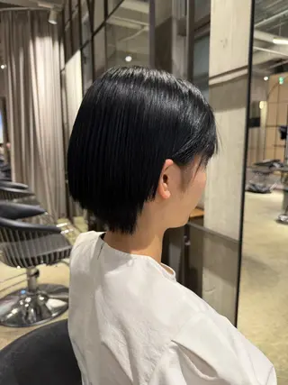 ショート カラー 須藤 優真 切りっぱなしボブのヘアスタイル