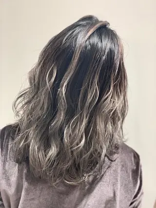 ミディアム カラー ヘアアレンジ 髪質改善×ハイトーン 中田啄也のヘアスタイル