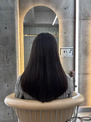 ロング 髪質改善|透明 感カラー🩵レイヤーのヘアスタイル