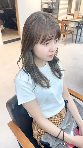 セミロング カラー パーマ ヘアアレンジ メンズ キッズ ネイル マツエク・マツパ アイブロウ レイヤーカット／顔周 りカット/縮毛矯正のヘアスタイル