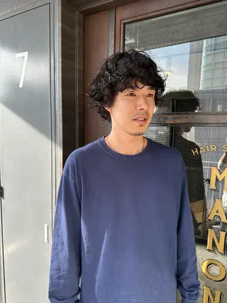 ミディアム パーマ メンズ 俵 知広のヘアスタイル
