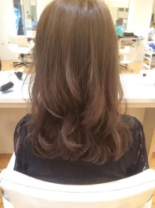 ミディアム セミロング カラー タジマ ヤスヒサのヘアスタイル