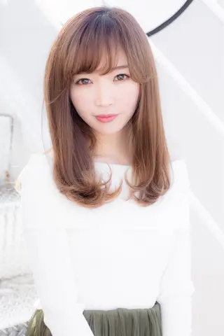 セミロング カラー 朝比奈 志保のヘアスタイル
