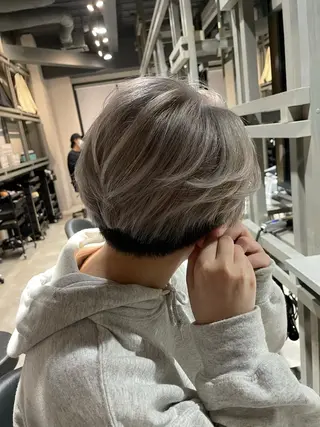 ショート カラー ブリーチ👩🦳/ ✂︎MANAMIのヘアスタイル