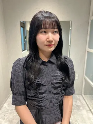 セミロング Yui. レイヤー/パーマのヘアスタイル