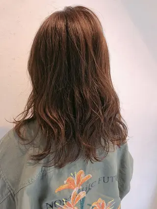 セミロング カラー 伊藤 さやかのヘアスタイル