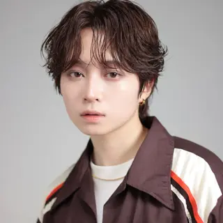 ミディアム パーマ ヘアアレンジ メンズ 🔥ニュアンス フェザー小林海斗🔥のヘアスタイル