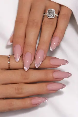 セミロング T&D NailSalonのネイルデザイン