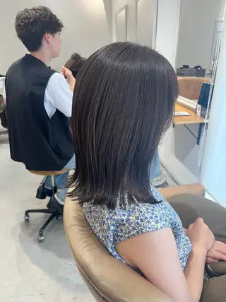 ミディアム カラー 片桐 美海のヘアスタイル
