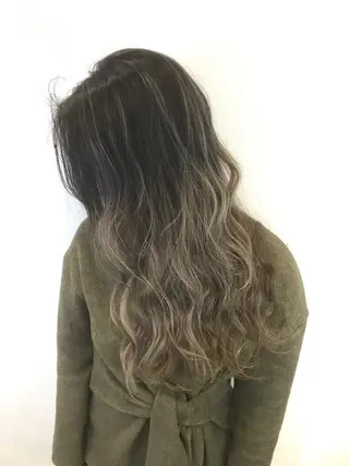 ロング ブリーチカラー☆ 再生トリートメントのヘアスタイル