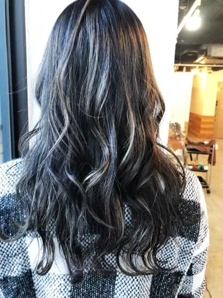 セミロング 艶髪/ハイトーン Sherryのヘアスタイル