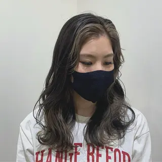 カラー 津秋 朝美のヘアスタイル