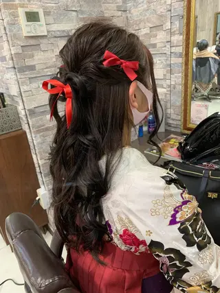 ヘアアレンジ ハイトーン Arphyのヘアスタイル