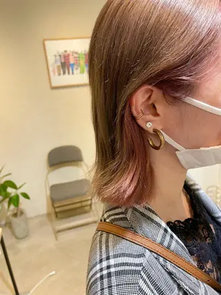 ミディアム カラー Takanishi くすみベージュカラーのヘアスタイル