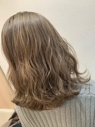 セミロング カラー 店長ハイトーンカラー 柞山史奈のヘアスタイル