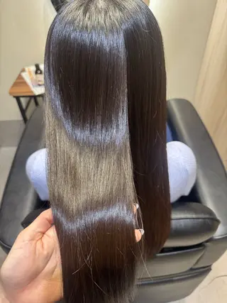 ロング NAVY 橋本心 縮毛矯正のヘアスタイル