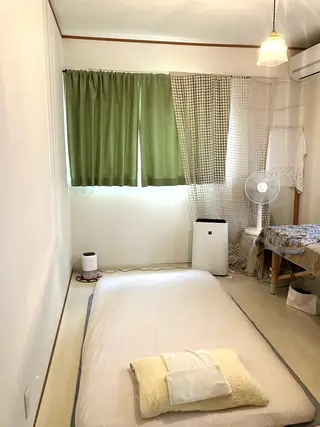 リラクゼーション 森の中の木の実のエステ・リラクイメージ